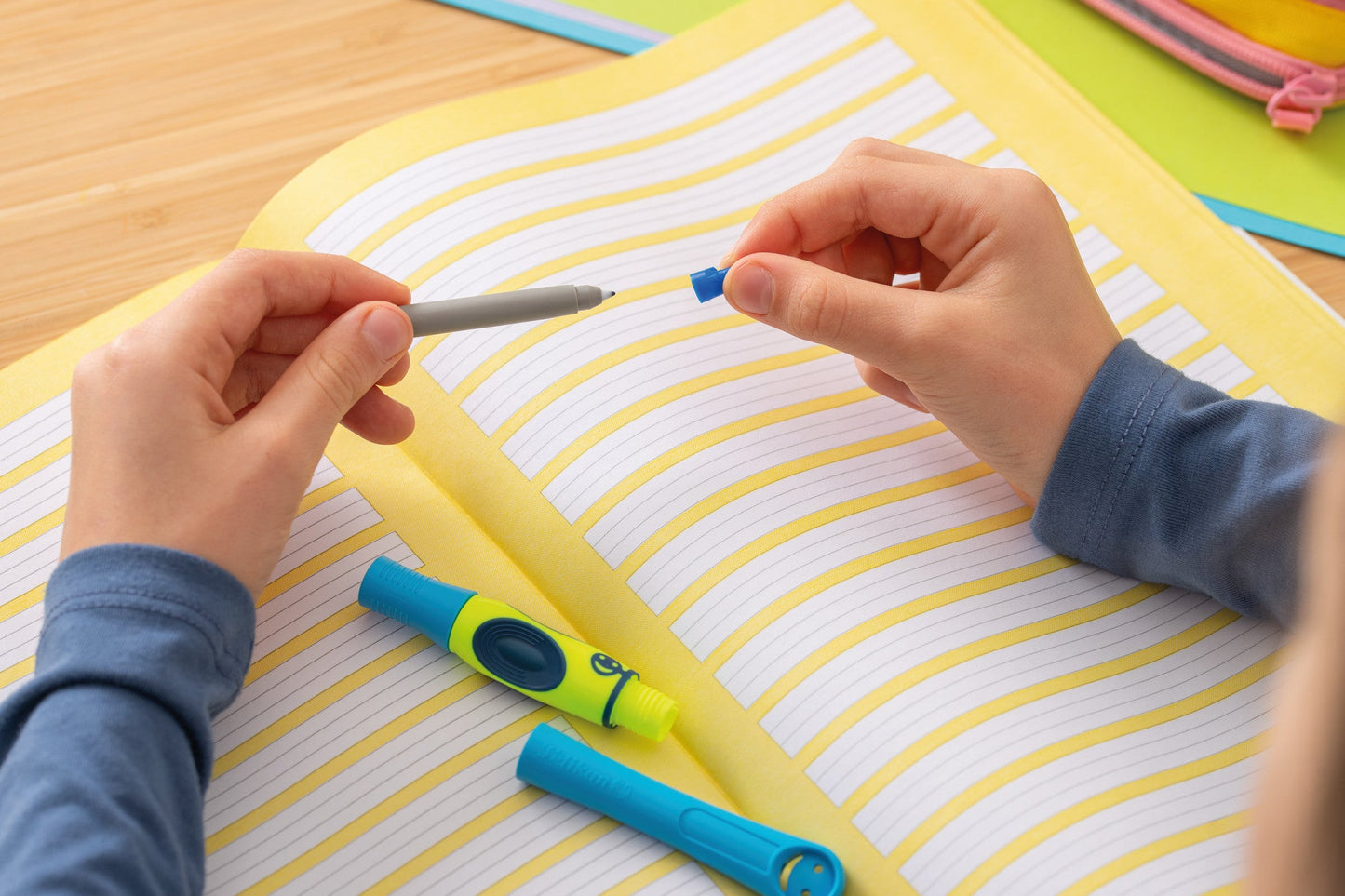 Tintenroller griffix® T2NB Neon Fresh Blue mit Laser-Gravur